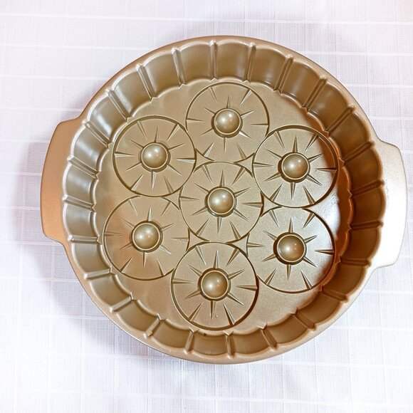 Nordic Ware Pineapple Upside Down Cake Pan - Picture 1 of 5